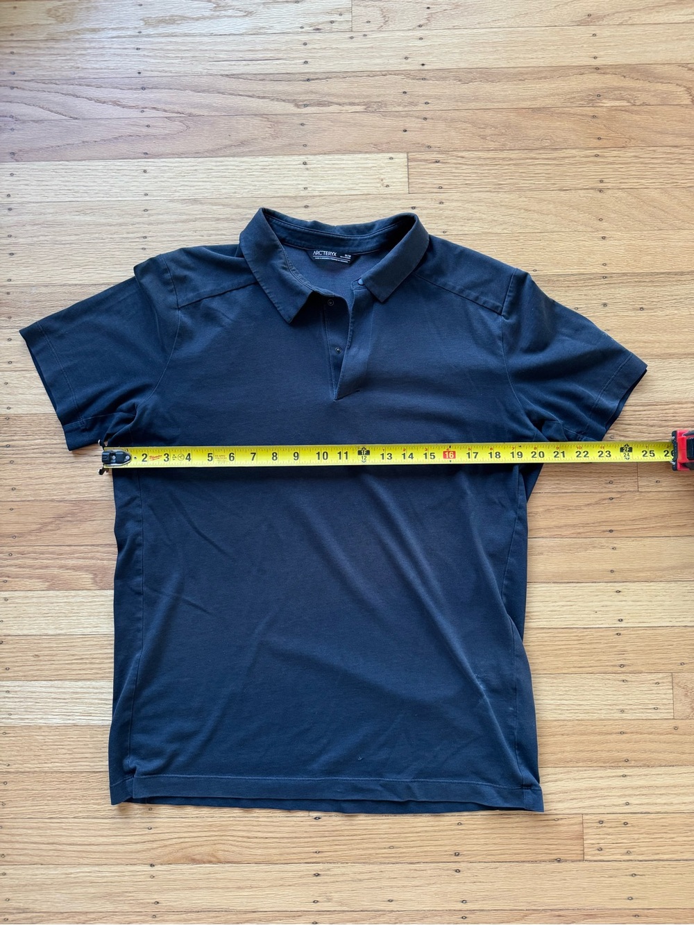 Arc'teryx Eris Polo Shirt Mens Medium Black Gray Short Sleeve